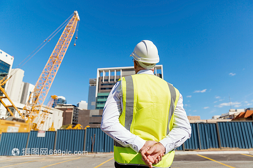 建筑工地上的安全守護者 工程師與建設者的日常